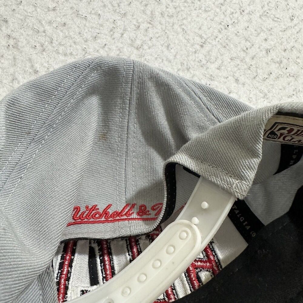 Mitchell & Ness Chicago Bulls Men's Adjustable Hat Baseball Cap Gray Red Wool - Picture 14 of 15